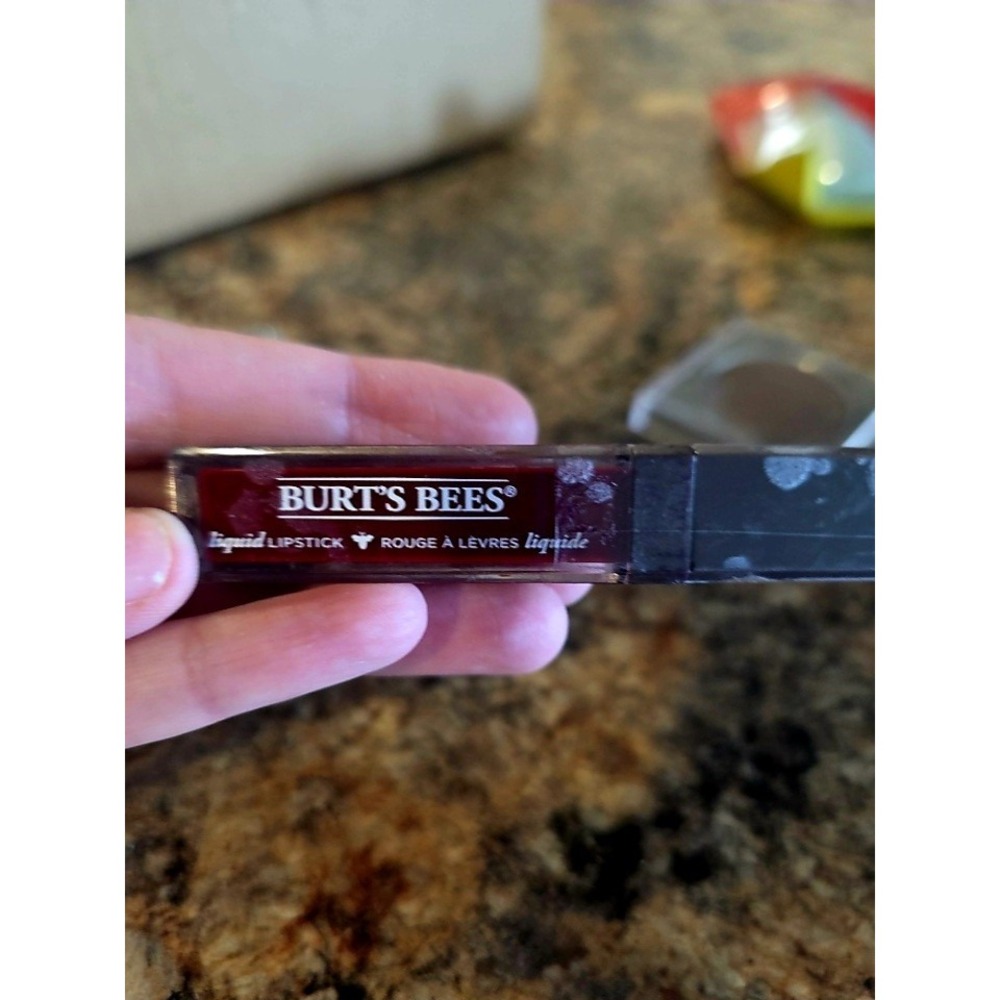 Burt's Bees 100% Natural Liquid Lipstick ~ 822 Garnet Glacier ~ Brand New Sealed